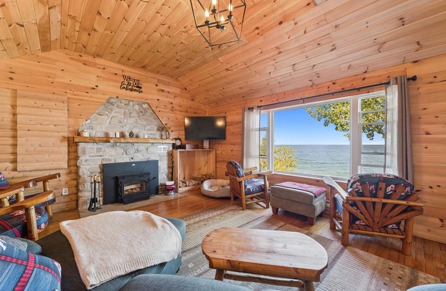 Cedar & Stone is a TICO licenced serene waterfront escape in exclusive Dyers Bay. Nestled between Georgian Bay and the Niagara Escarpment, this stylishly renovated cottage offers peaceful mornings, cozy evenings, and nature right at your doorstep.