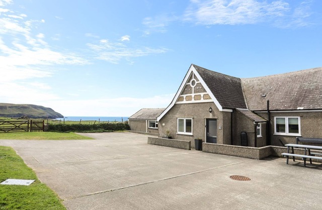 CEIRIAD - 9 TY'N DON, pet friendly, with a garden in Abersoch