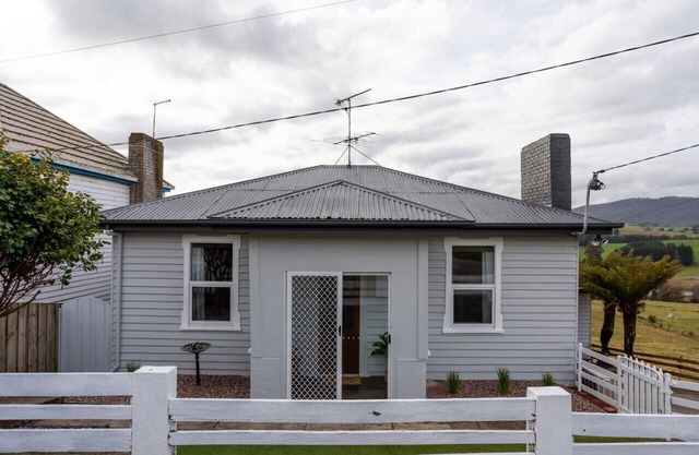 Celtic Cottage, central to Barnbougle & Derby MBT