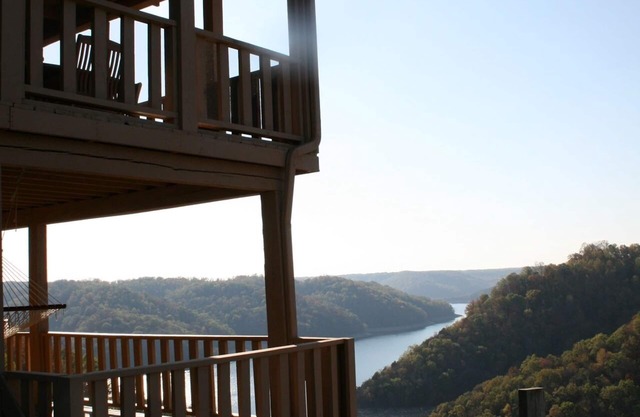 Center Hill ~ Best View On Lake ~ 3 Decks & Hot Tub