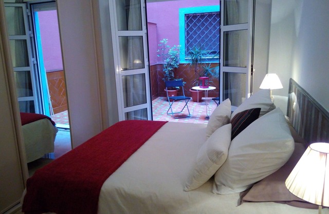 Center with free parking. Center free parking