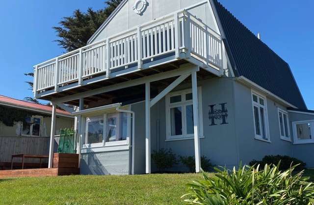 Central and spacious Waitarere Beach 3 Bed, 2 Bathroom house with sea views
