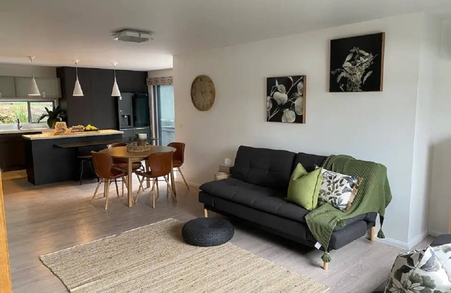 Central and spacious three bedroom townhouse