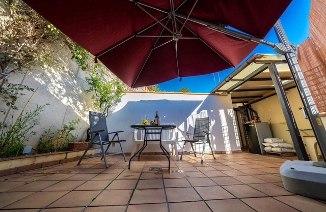 'Central Apartment Granada' with Shared Terrace, Wi-Fi and Air Conditioning