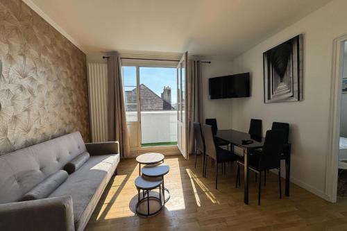 Central apartment with balcony - castle view