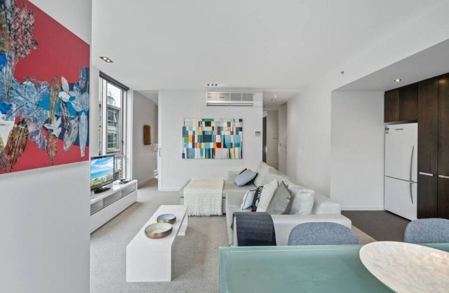 Central apt with Parking & Pool