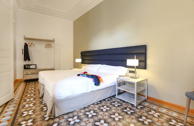 Central Barcelona! Perfect for big groups!