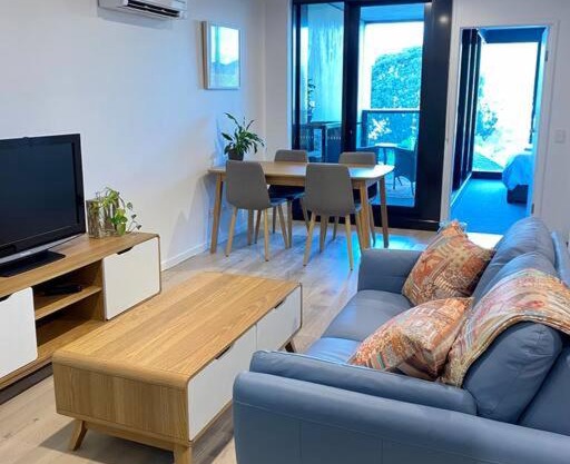 Central Canberra City apartment with study and full amenities including parking