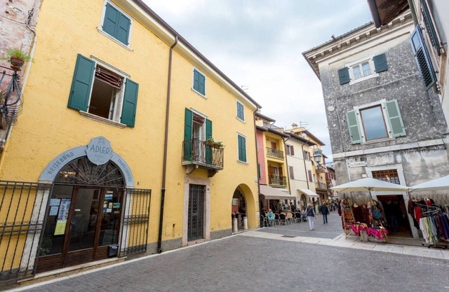 CENTRAL ELEGANT APARTMENT WITH PRIVATE PARKING