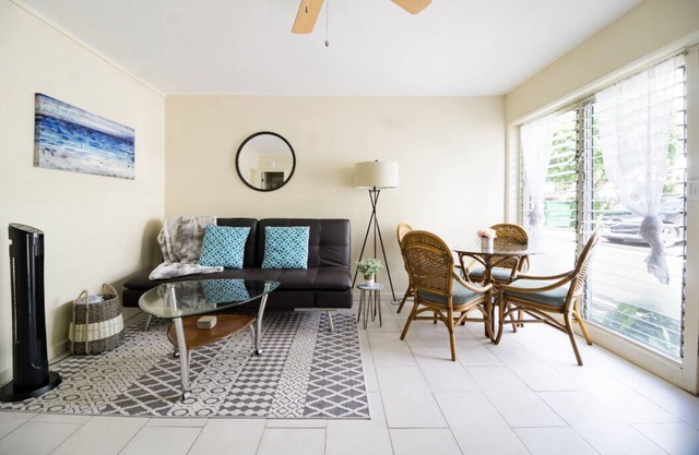 Central HNL Condo, Bike-Bus Friendly, Pet-Friendly!