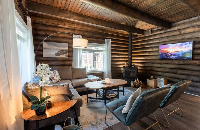 Central Island Log Cabin | Perfect Base for Exploring