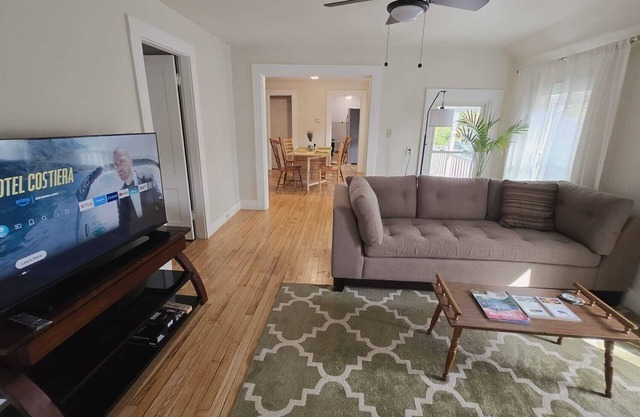 Central Large 3-bedroom apartment in Keene