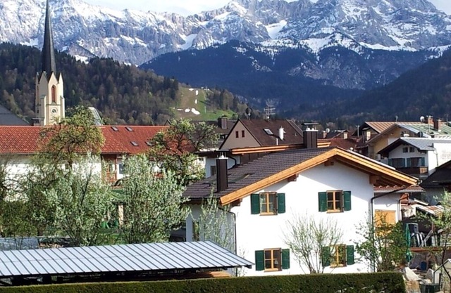 Central, quiet in Garmisch Partenkirchen - spectacular view of the Zugspitze