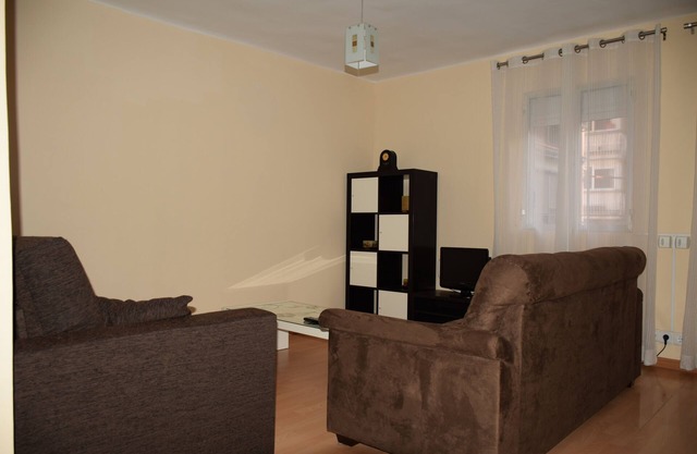 CENTRAL, QUIET AND VERY WELL COMMUNICATED APARTMENT