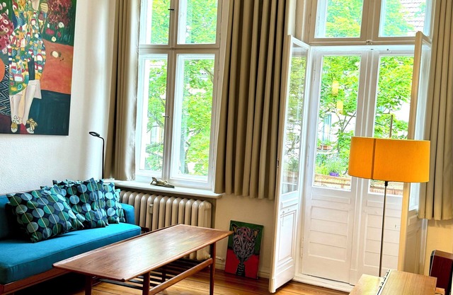 Central, quiet, bright and cozy, in 10 minutes by car to the hotspots