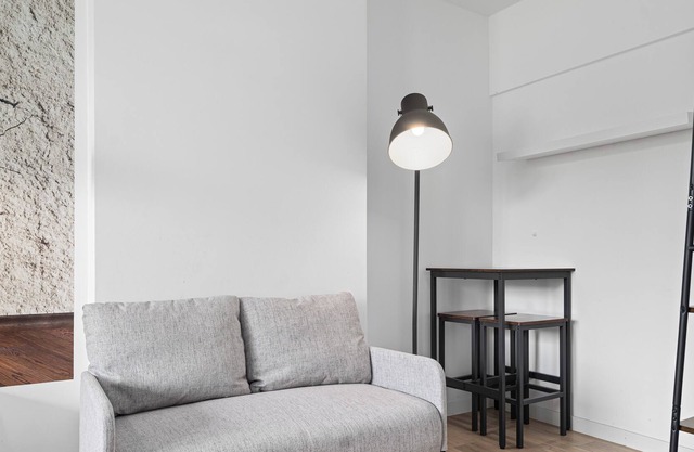 Central-Stay Aachen , direkt am Hauptbahnhof und Central in der Stadt.