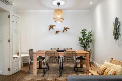 Central T2 with AC and Patio Near Av da Liberdade