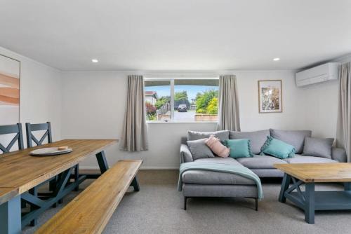 Central Taupo Pet Friendly Retreat With Heat Pumps and Garden