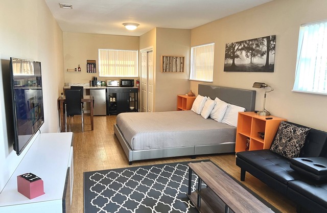 *CentralLocated*PrivateKingSuitew/Bath, Washer&Dryer(Eagle)