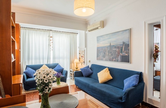 Centrally located apartment in Seville (Triana - Los Remedios) with WiFi, AC and Parking