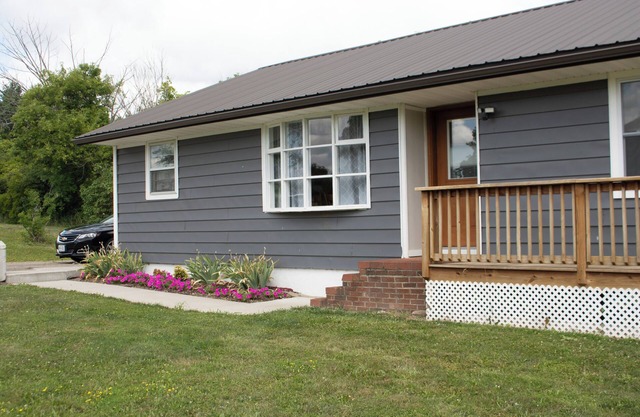 Centrally Located Cottage Near Watkins Glen - FALLFEST