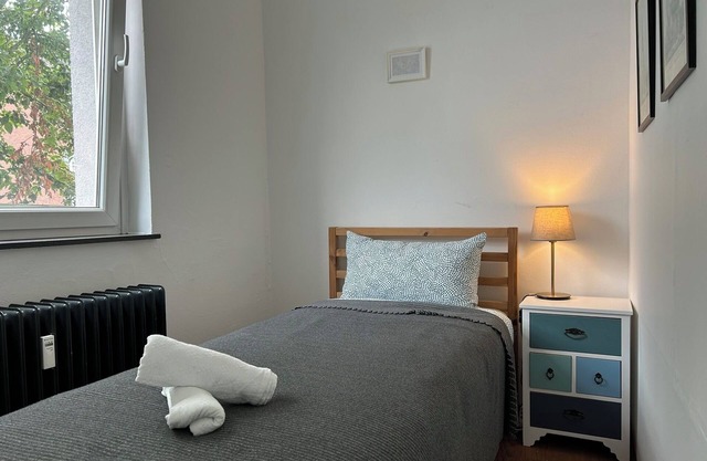 Centrally located, small apartment with kitchen and shower room 2