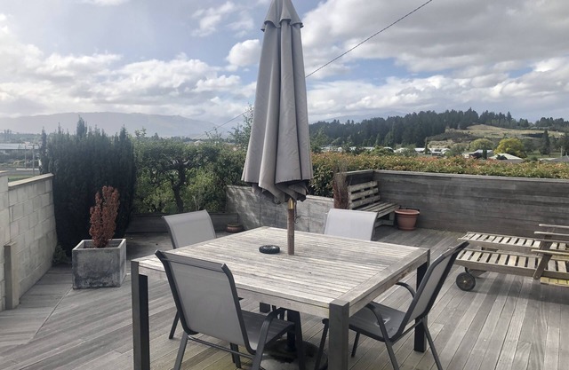 Centrally located to all Central Otago Attractions