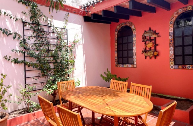 Centro Home with Courtyard & BBQ