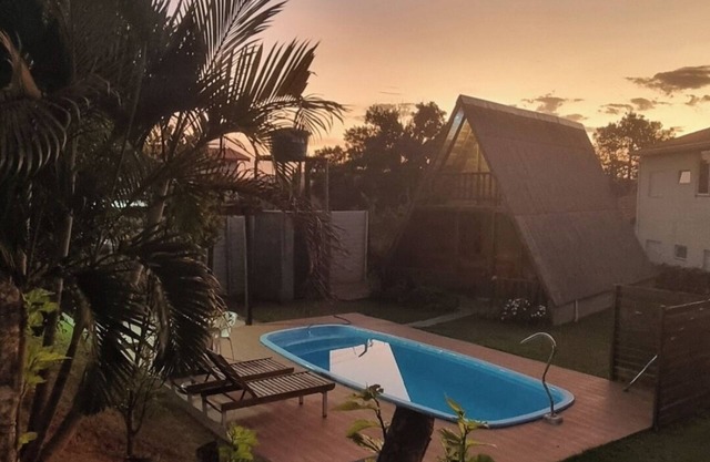 Chalé com Piscina em Condominio Fechado, Aceita Pets