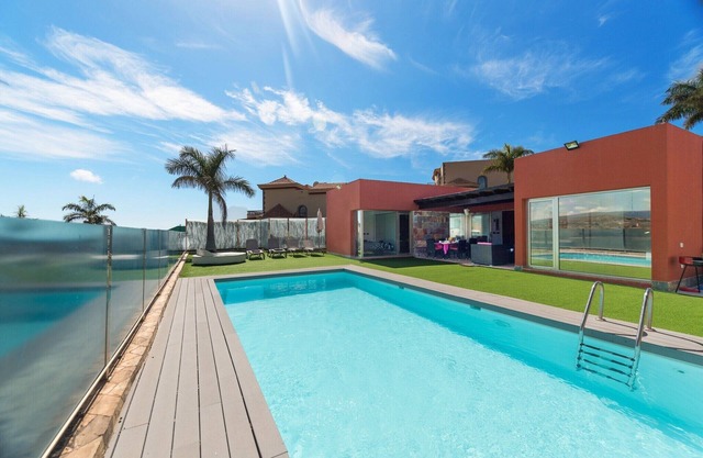 Chalet in Maspalomas with Heated Pool