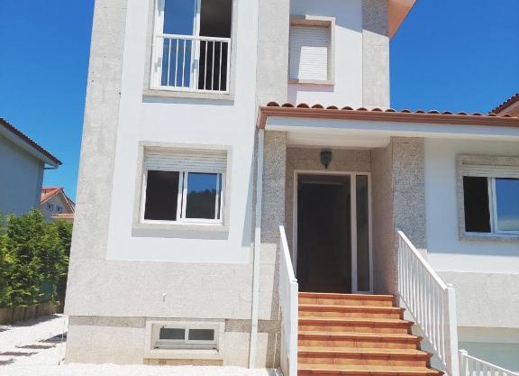 CHALET A SOLO 5 MIN DE OURENSE CIUDAD con jardín y barbacoa