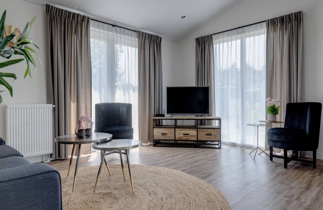 Chalet by Pond in Eindhoven Holiday Park