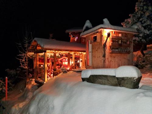 Chalet Chnorz Hosted Lodge