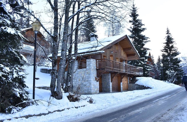 Chalet cosy 3 pièces, près des pistes et commodités, terrasse, garage, parking, idéal pour 6 personnes