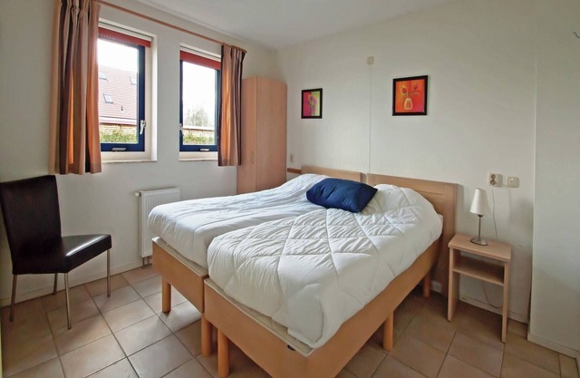 Chalet in Bergumermeer by the Canal