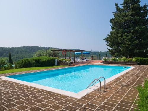 Chalet in Tuscany with Pool and Scenic Views