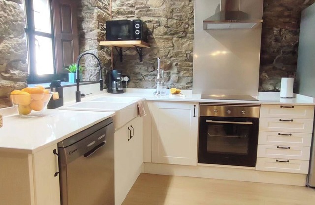 Chalet 'La Escondida' with Mountain View, Private Terrace and Wi-Fi