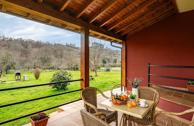 Chalet 'Les Cuartes 2' with Mountain Views, Private Terrace and Private Garden