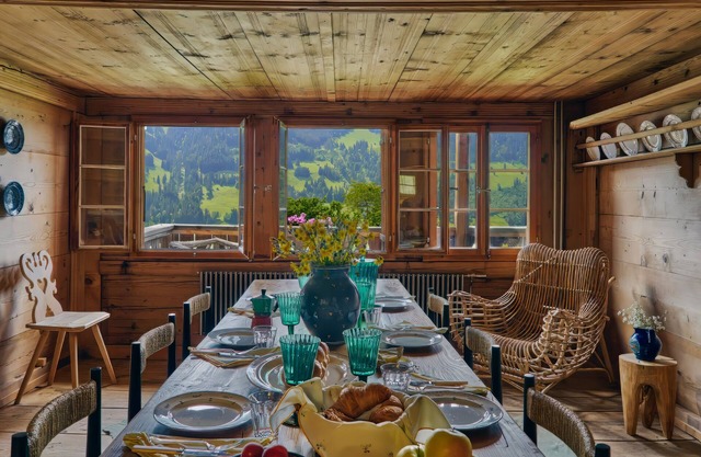Chalet Lion Rouge: located on top of the picturesque village of Rougemont