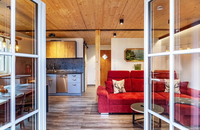 Chalet Rauschn with mountain view with whirlpool, shared sauna, terrace, balcony.