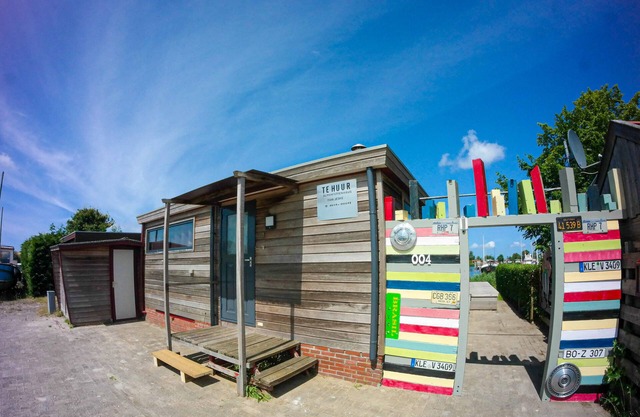 Chalet Valentina with sauna by the Lauwersmeer