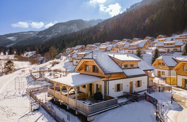 Chalet with terrace, sauna and outdoor spa