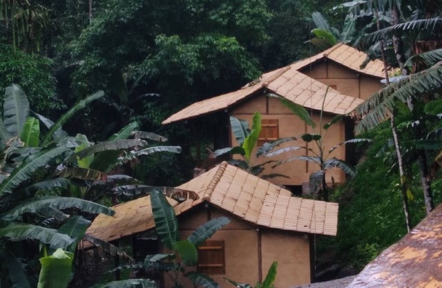 Chalets in Paraty with private waterfall