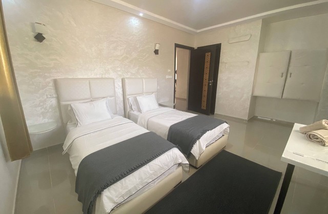 Chambre Fa, Guitar Palace