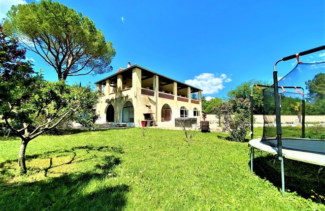Chambre TIPHAINE 2/3p, swimming pool, jacuzzi, large enclosed park, trampoline