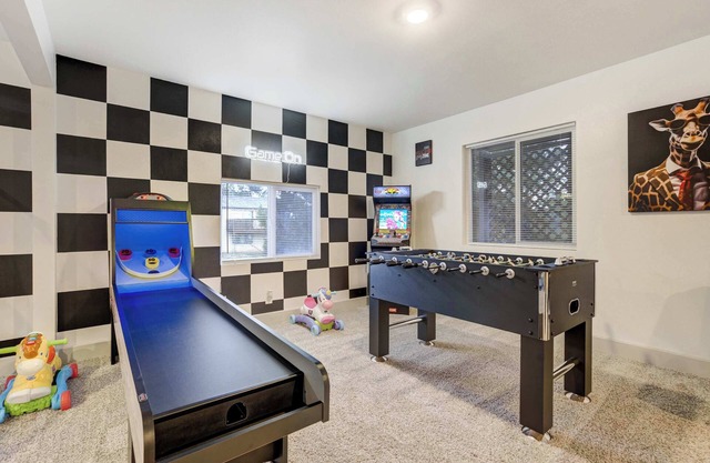 Champion Court! Family Escape w Epic Game Room