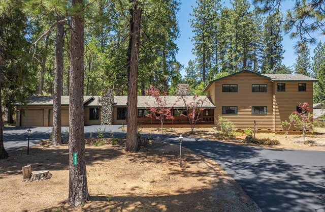 Chaparral Cabin- Sleeps 15!