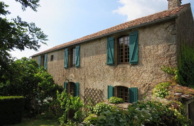 Character cottage in the heart of Rougiers de Camarès