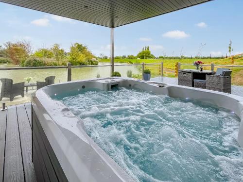 Charlies Cabin - Uk49906