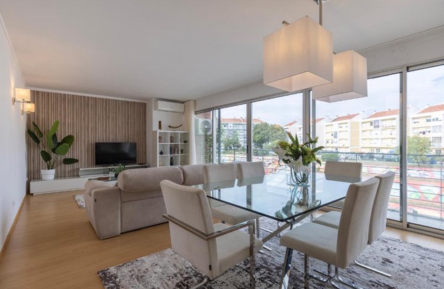 Charm 3BDR Apartment W/Balcony by LovelyStay